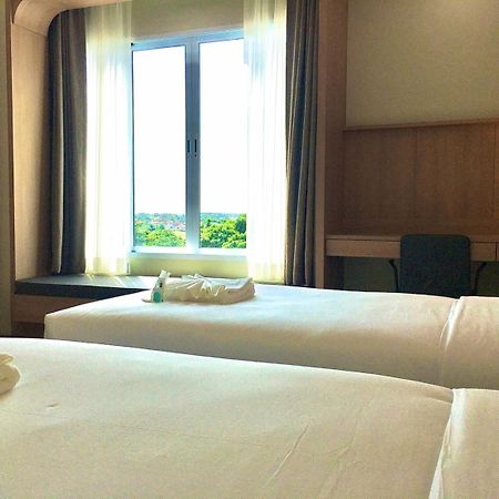 Mayflower Grande Suite Hotel Phitsanulok Exterior foto