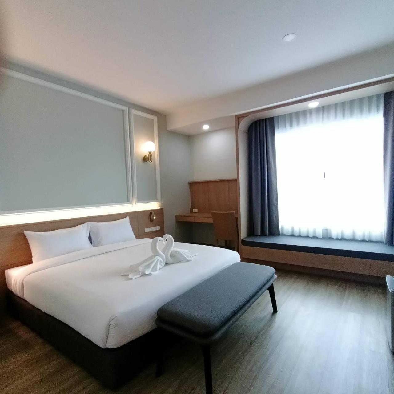 Mayflower Grande Suite Hotel Phitsanulok Exterior foto