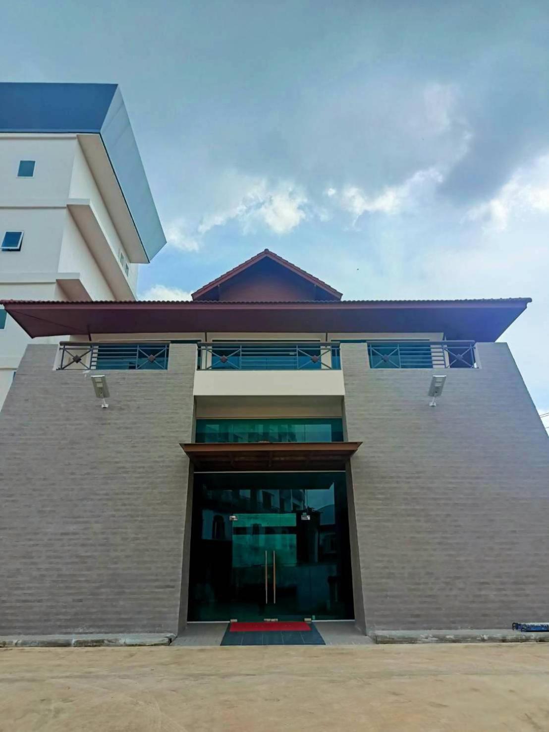 Mayflower Grande Suite Hotel Phitsanulok Exterior foto