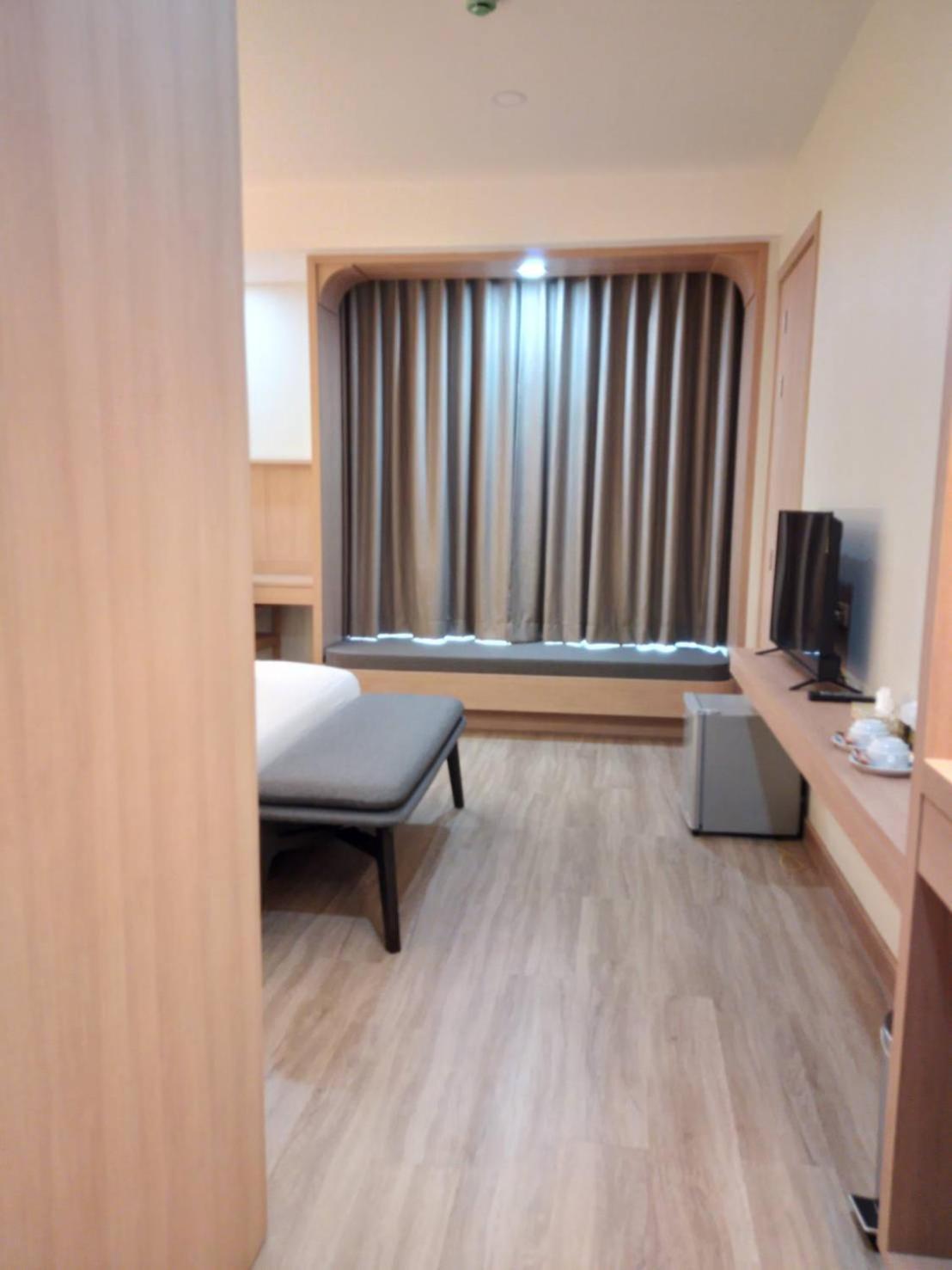 Mayflower Grande Suite Hotel Phitsanulok Exterior foto