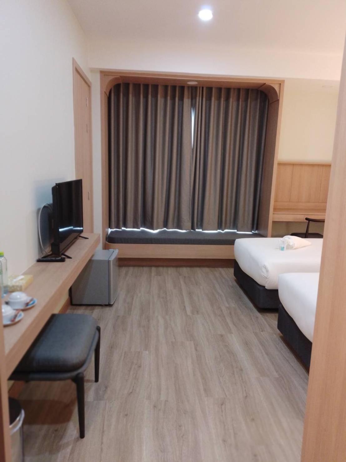 Mayflower Grande Suite Hotel Phitsanulok Exterior foto